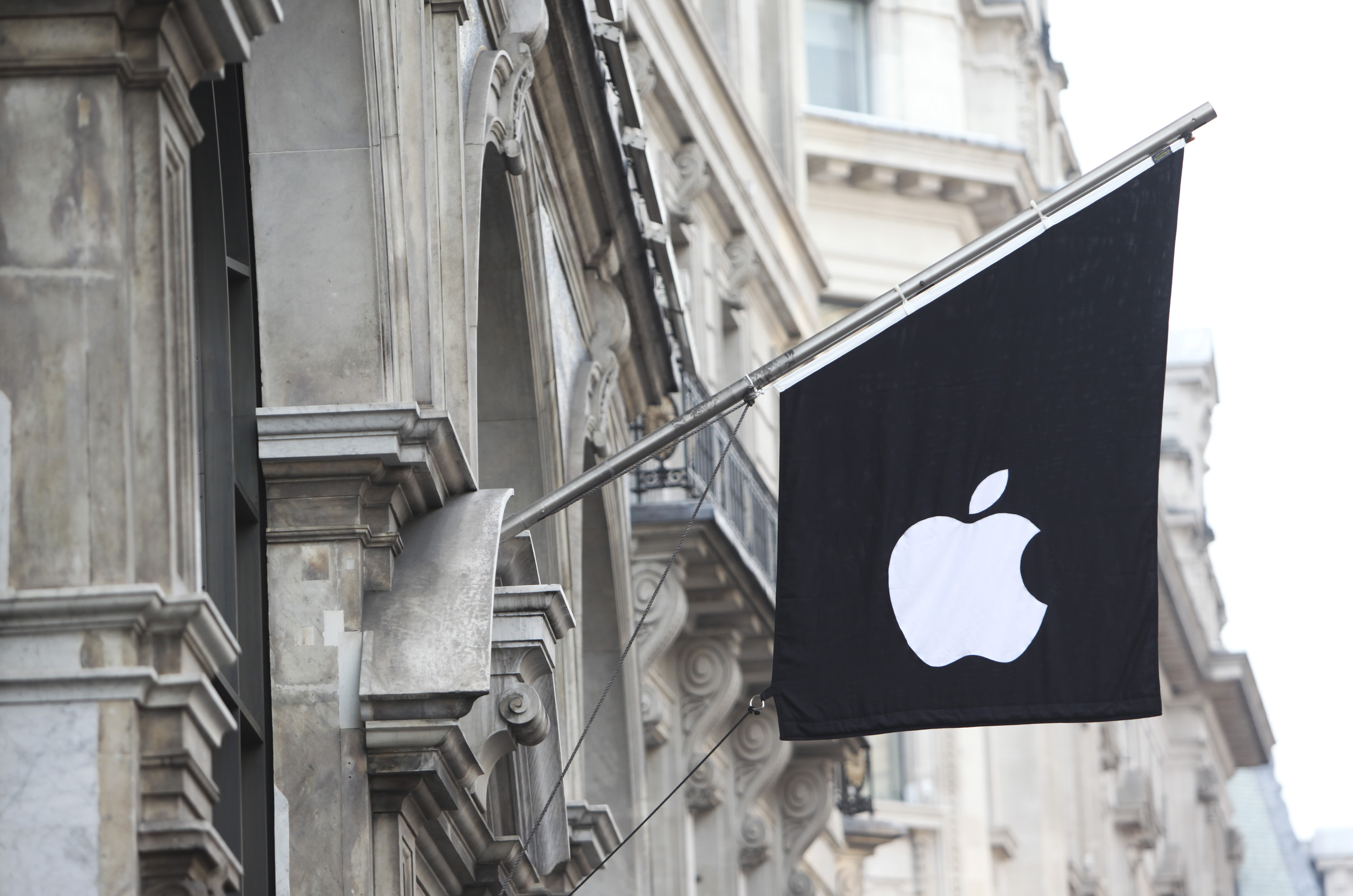 Cổ phiếu Apple chạm đỉnh lịch sử mới