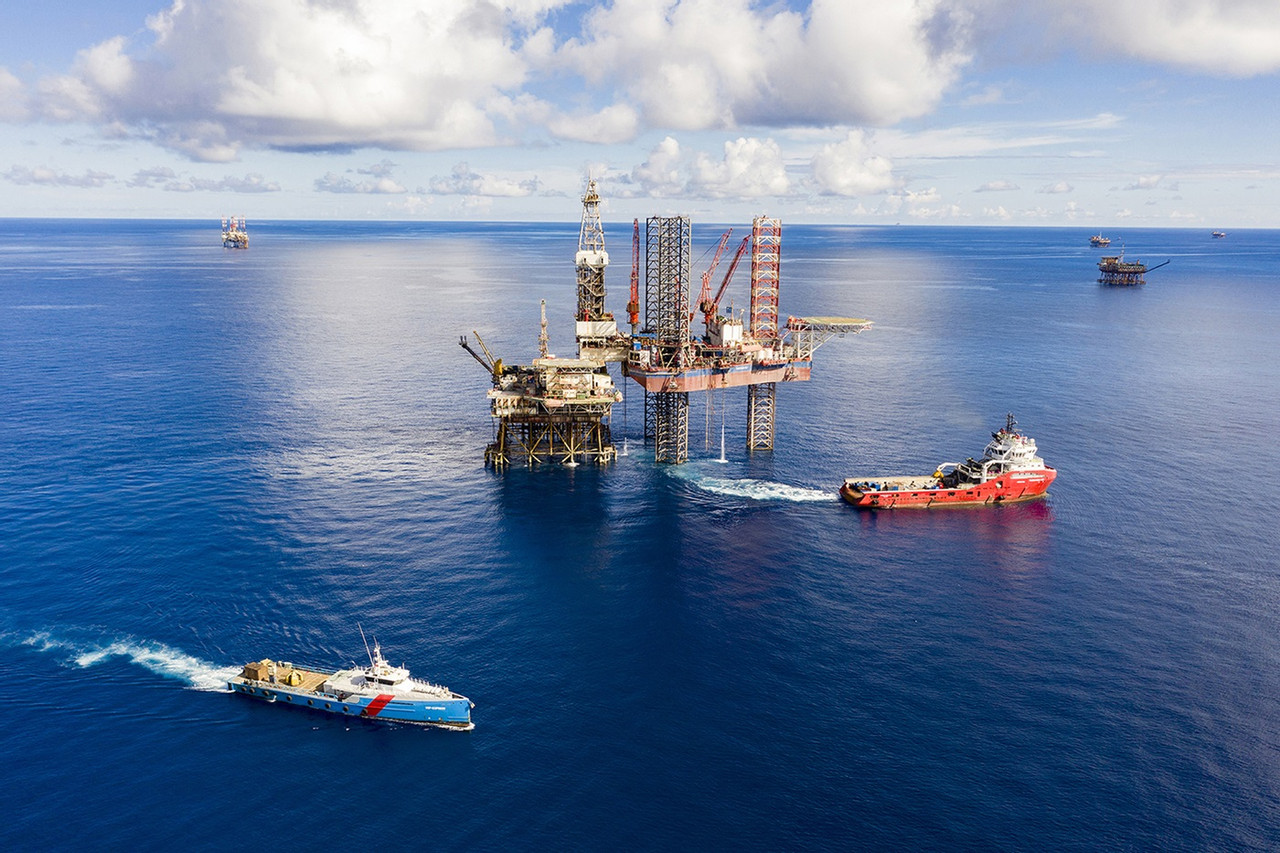 Nhận định khí tự nhiên và dầu thô: Brent và WTI tăng bất chấp bão Milton và bất ổn Trung Đông